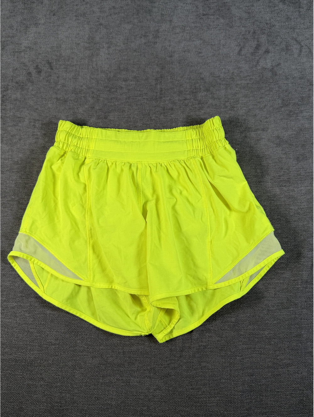 Lululemon Hotty Hot Low-Rise Lined Shorts 2.5" Highlight Yellow, Size 2